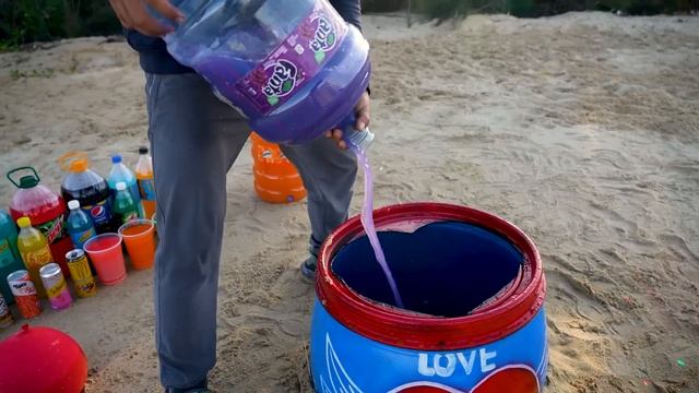 Big Toothpaste Eruption From Heart Pit, Giant Coca Cola, Fanta, Mtn Dew, Mirinda Vs Mentos