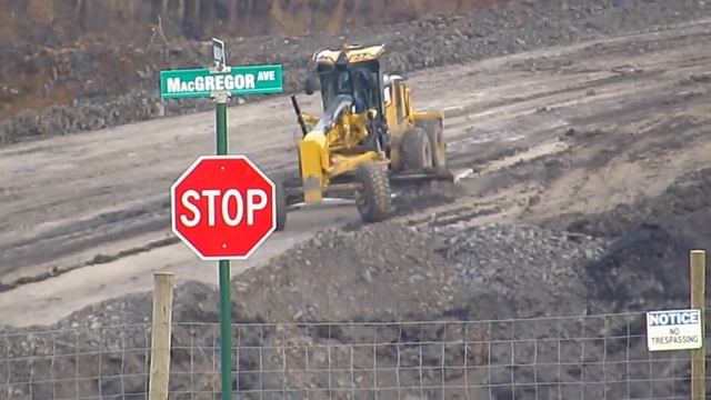 A Hole Lotta Digging Going On смотреть онлайн