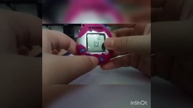 Кто не умеет пользоваться Тамагочи смотрите. рассказываю Как пользоваться Тамагочи.