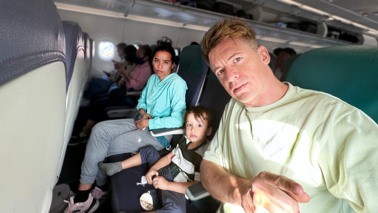 Первый полет на самолете / Вынужденно улетаем по важным делам смотреть онлайн