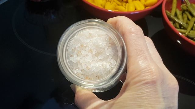 Рассасывай ОДНУ КРУПИНКУ СОЛИ после каждой еды. Худеем по французский с Elena France