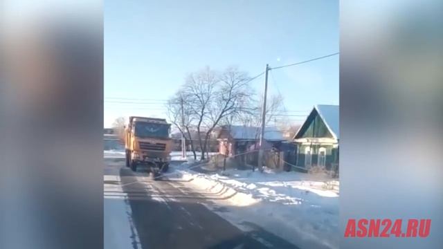 Грузовик на встречке смотреть онлайн