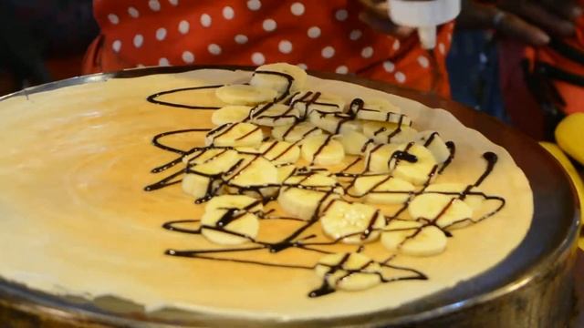 Уличная еда в Тайланде. Как готовят блинчики смотреть онлайн