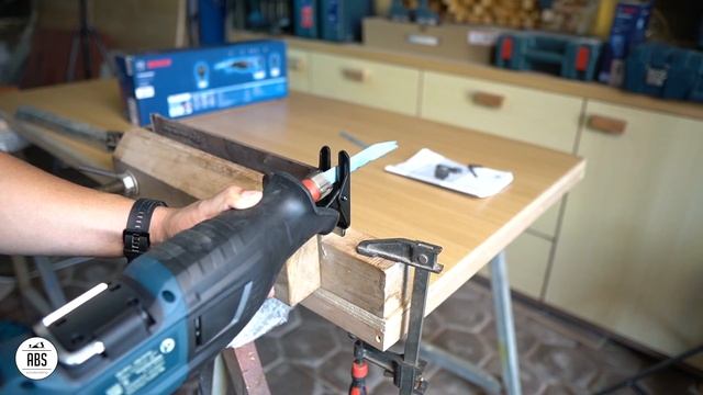 Fitur Terlengkap & Nyaman Cordless Reciprocating Saw / Sabre Saw Bosch GSA 185 Li Solo