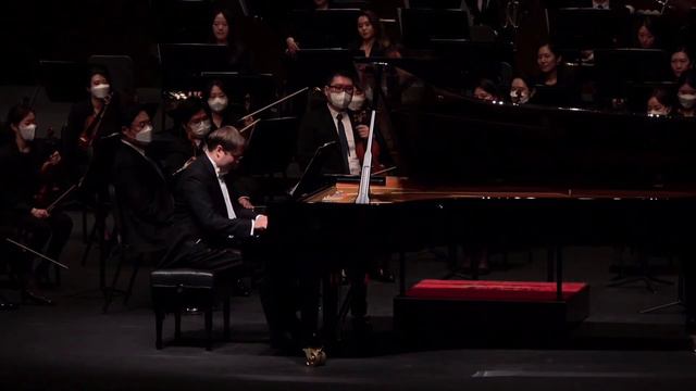 Peter Ovtcharov plays his own Prelude op.2 no.3 in G Minor смотреть онлайн