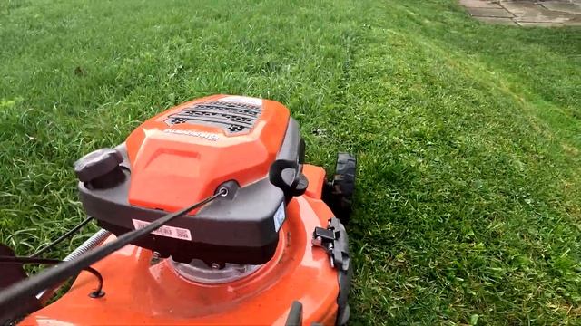 Husqvarna LC 151S mowing the lawn fűnyírás смотреть онлайн