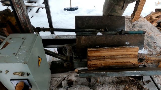 как заработать.Колем дубовые дрова на редукторном дровоколе смотреть онлайн