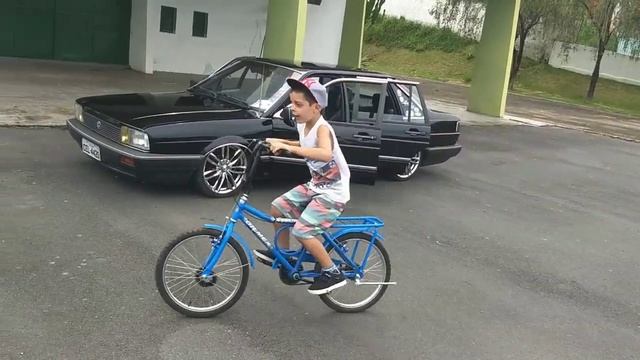 Vw Santana 1990 桑塔纳 (Passat B2).Suspensão a Ar смотреть онлайн