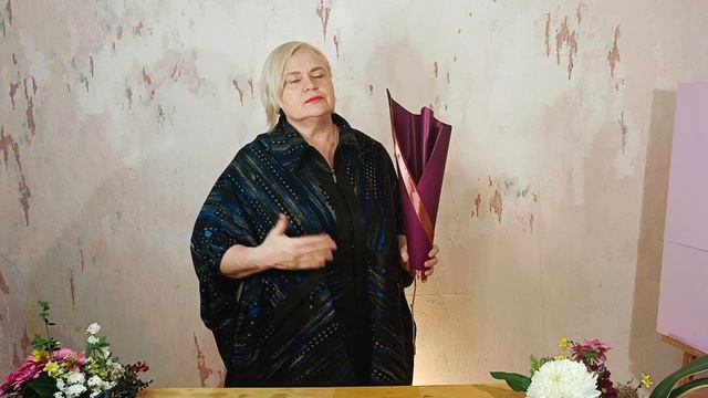 Бюджетные букеты. Часть 2. Линейная техника. Мастер-класс в онлайн школе Художник . смотреть онлайн