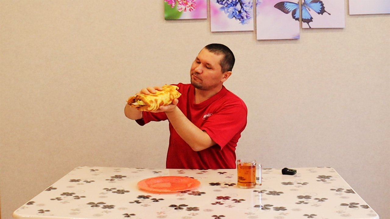 Тортилья! Которая в рот не влезает!.mp4 смотреть онлайн