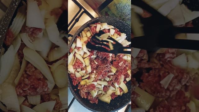 Чечевичная паста с грибами, мясом и томатами.mp4