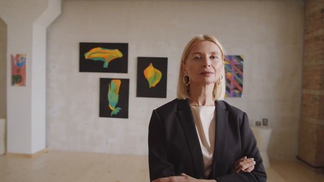 What is “Curating” in Art? (in 90 seconds) смотреть онлайн