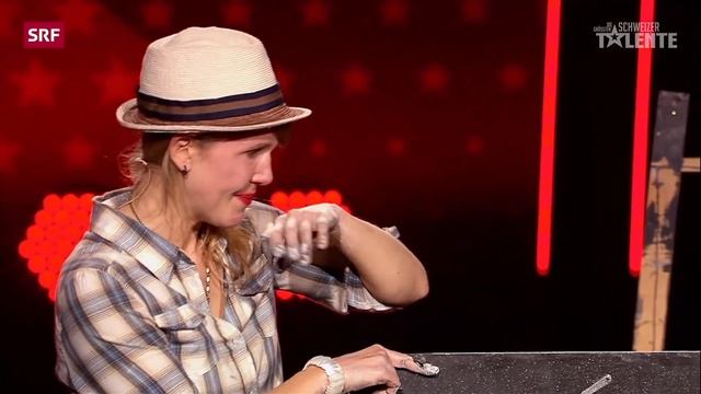 Corinne Sutter malt ein Bilderrätsel (official) - #srfdgst (w/ EN/FR/IT/ES/PT/RT subtitles!) | SRF смотреть онлайн