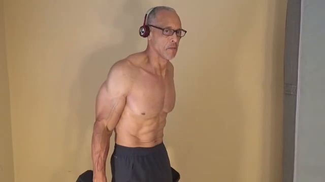 Conditioning Biceps Hammer Curls 25 lb Dumbbells (All About Numerics) смотреть онлайн