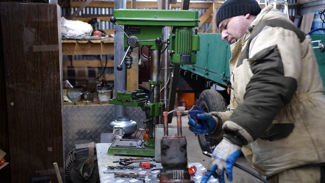 Порубил манипулятор топором.Сдали нервы смотреть онлайн