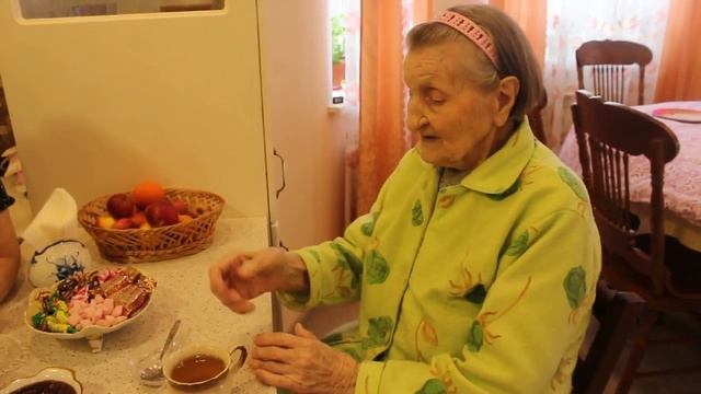 Колбаски с овощами,пьём чай с мамой смотреть онлайн