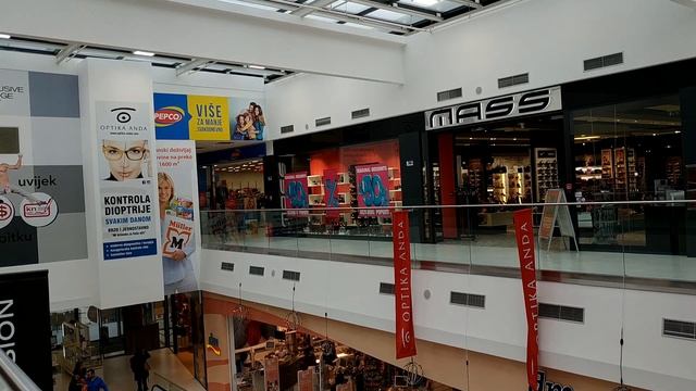 Шоппинг иммигрантов, которые живут в Черногории смотреть онлайн