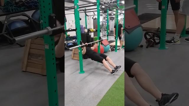 Подтягивания на низкой перекладине смотреть онлайн