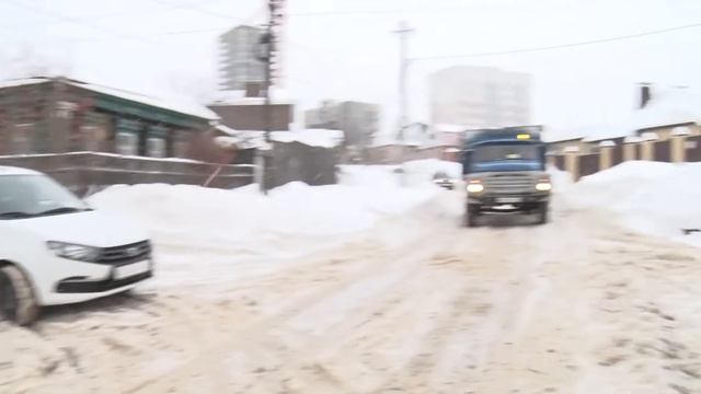 В Ульяновске продолжается уборка дорог от снега и наледи смотреть онлайн