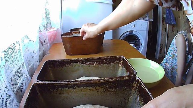 День памяти.Пеку хлеб по новому рецепту. Погода совсем испортилась. смотреть онлайн