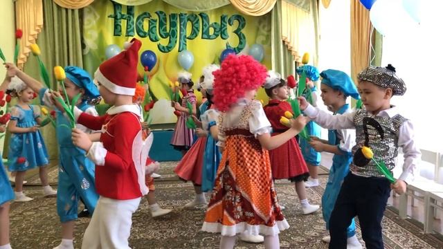 Утренник 8 марта в детском саду/ Вход с тюльпанами д/с №51 г.Павлодар смотреть онлайн