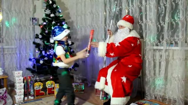 НОВОГОДНЕЕ ПОЗДРАВЛЕНИЕ!/ДЕД МОРОЗ/ПРИКОЛЫ смотреть онлайн