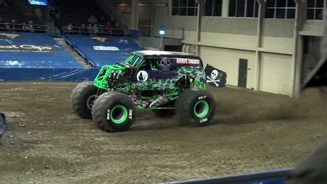 Grave Digger Winning Freestyle - Erie, PA | Monster Jam 2018 смотреть онлайн