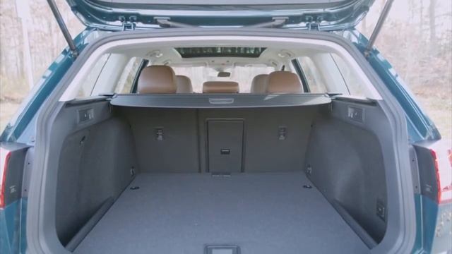2018 Volkswagen Golf Alltrack VS Audi A4 allroad quattro - INTERIOR смотреть онлайн