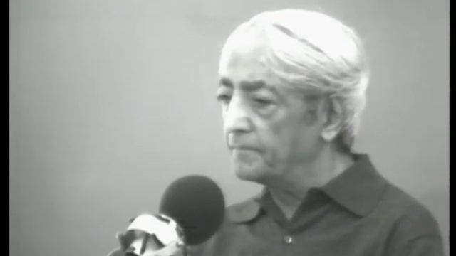 J. Krishnamurti - Brockwood Park 1976 - Public Discussion 1 - How do you observe your fears? смотреть онлайн
