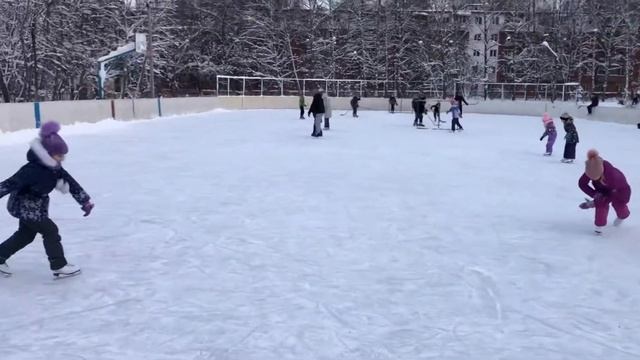 На катке у школы. Нижний Новгород. 09.01.22 смотреть онлайн