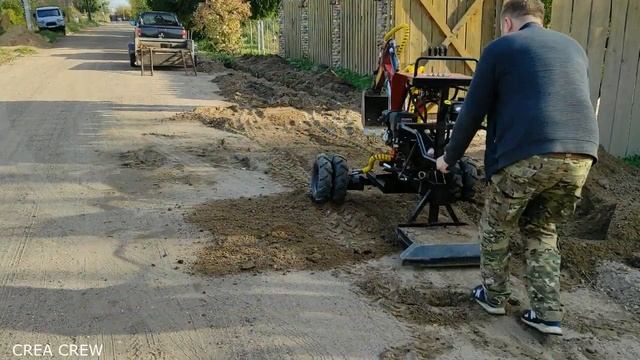 Мини экскаватор А23-М, копаем водоотводные траншеи на Дачах смотреть онлайн