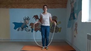 Учимся прыгать на скакалке (Крест на крест)