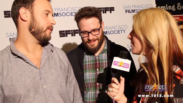 Sandy interviews Seth Rogen & Evan Goldberg at "The Interview" red carpet. смотреть онлайн