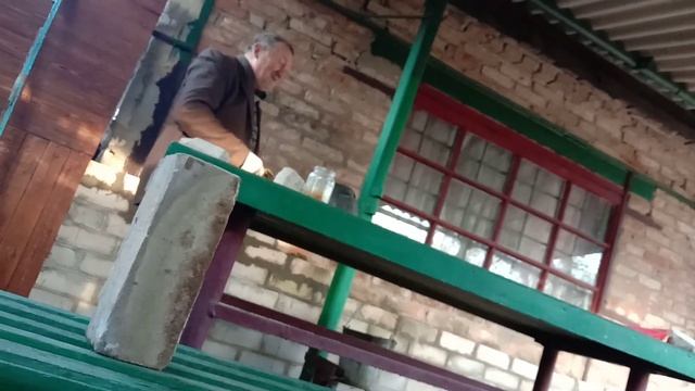 разговоры о машинах с соседом отшельником, который рад жизни на даче смотреть онлайн