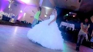 Танец невесты с подругами на свадьбе