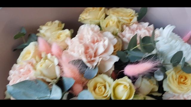 Букет с хризантемой и кустовой розой смотреть онлайн