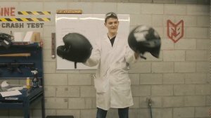 Дешевый мотошлем против дорогого Краш тест