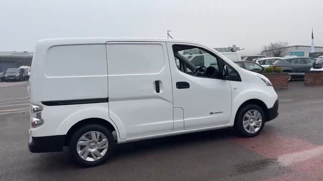 2014 Nissan E-NV200 смотреть онлайн