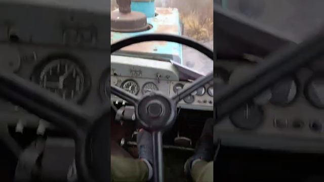 остановка и трогание на подъеме на т 150 с телегой смотреть онлайн