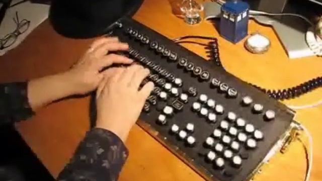 Steampunk Keyboard Touch-typing смотреть онлайн