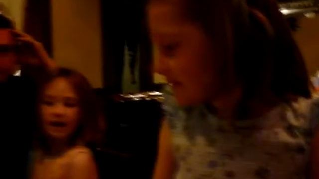 Erin's birthday dinner смотреть онлайн
