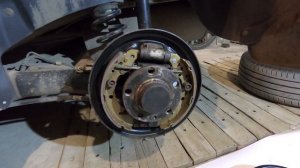 VW POLO 9n Замена тормозных барабанов и колодок