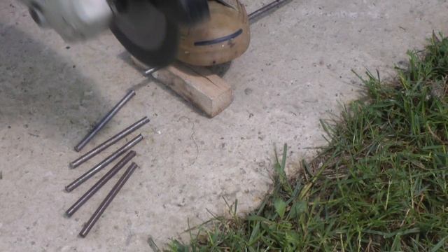 Граблі саморобні. Homemade rake. 自家製レーキ. Rastrillo casero. Selbst gemachter Rechen. смотреть онлайн