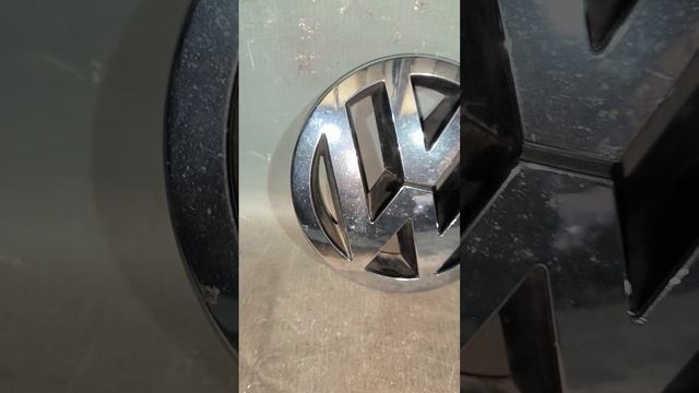 33372 Эмблема Volkswagen Touareg 2005-