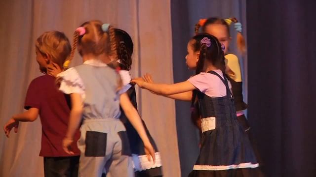 “Дама сдавала в багаж “ Театр Этти Дети смотреть онлайн
