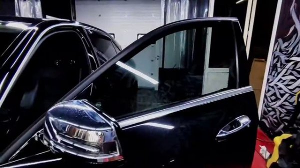 Затонировали Mercedes в пленку LLumar ATR 15 CH SR HPR
