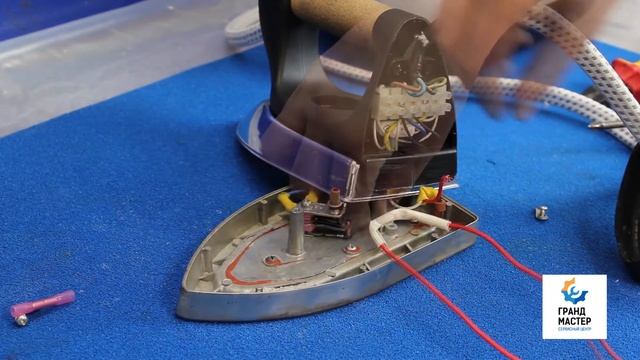 Замена плавкой вставки утюга ⚡ Электропредохранитель | Утюг с парогенератором Team International смотреть онлайн