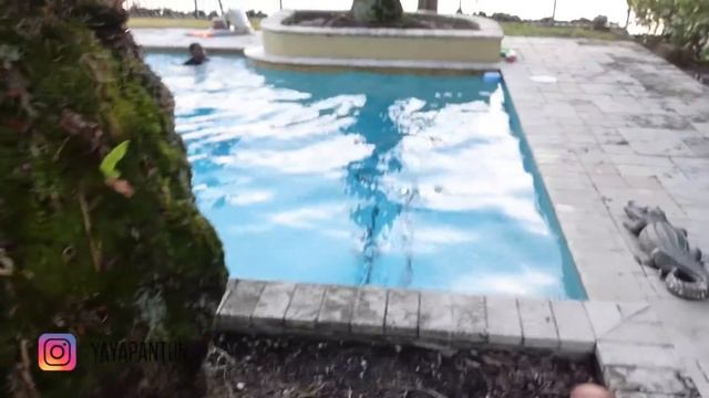 Hot Vs. Cold Pool Challenge смотреть онлайн