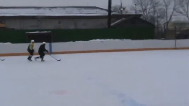 Фрагменты хоккейного матча "Терминал Астафьева" - "Труд". Часть третья смотреть онлайн