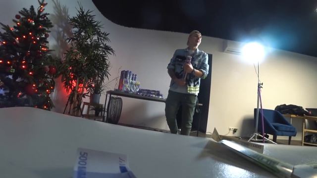 Купил ДЕНЕЖНЫЕ ХЛОПУШКИ! Сколько ДЕНЕГ в 50 штук? **ЛАЗАРЕВ В ШОКЕ** смотреть онлайн